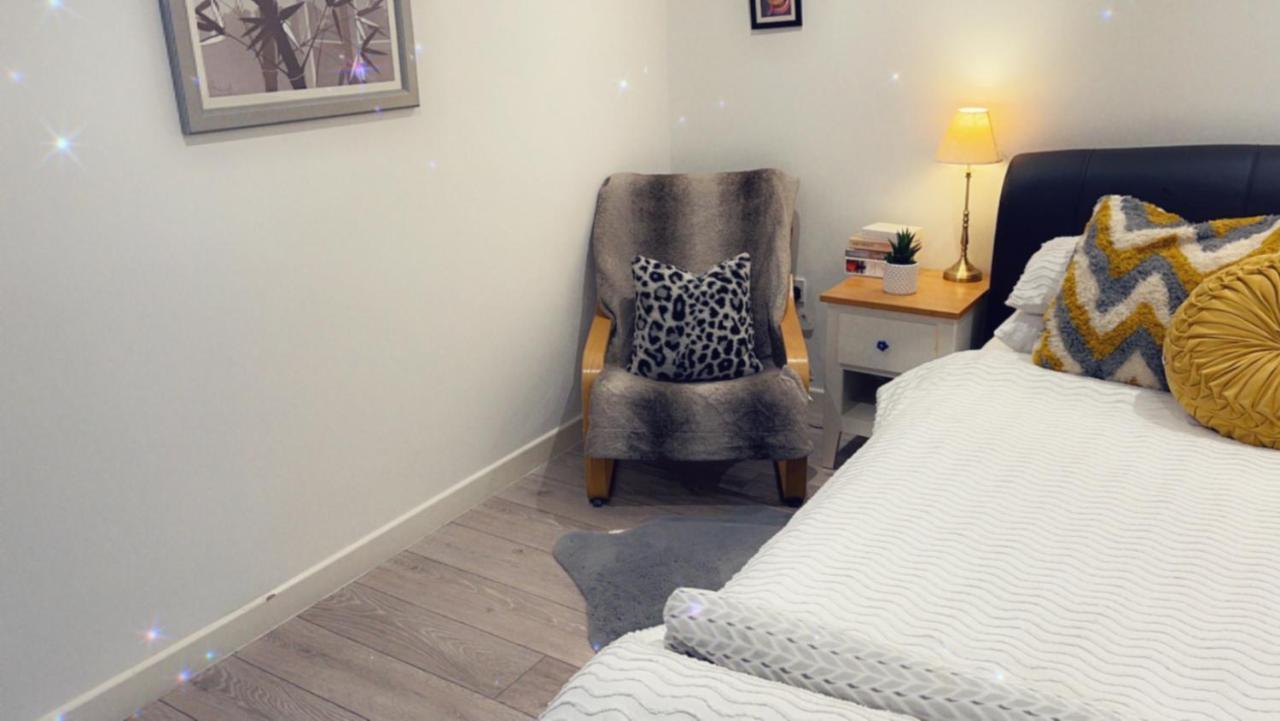 Stay In Woking With Benita Horsell Buitenkant foto