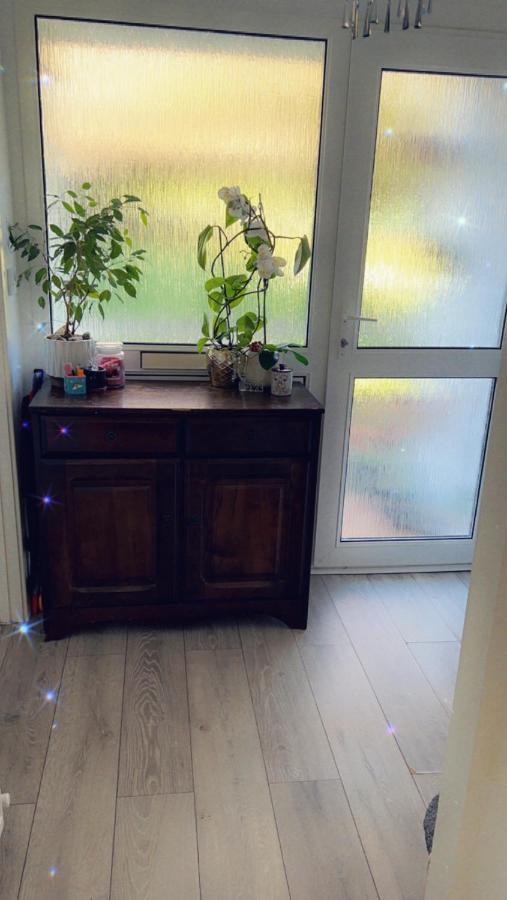 Stay In Woking With Benita Horsell Buitenkant foto