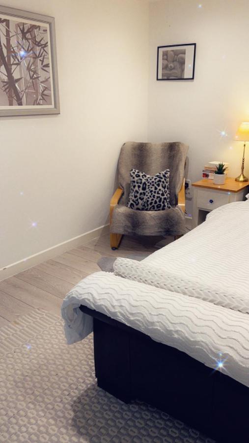 Stay In Woking With Benita Horsell Buitenkant foto